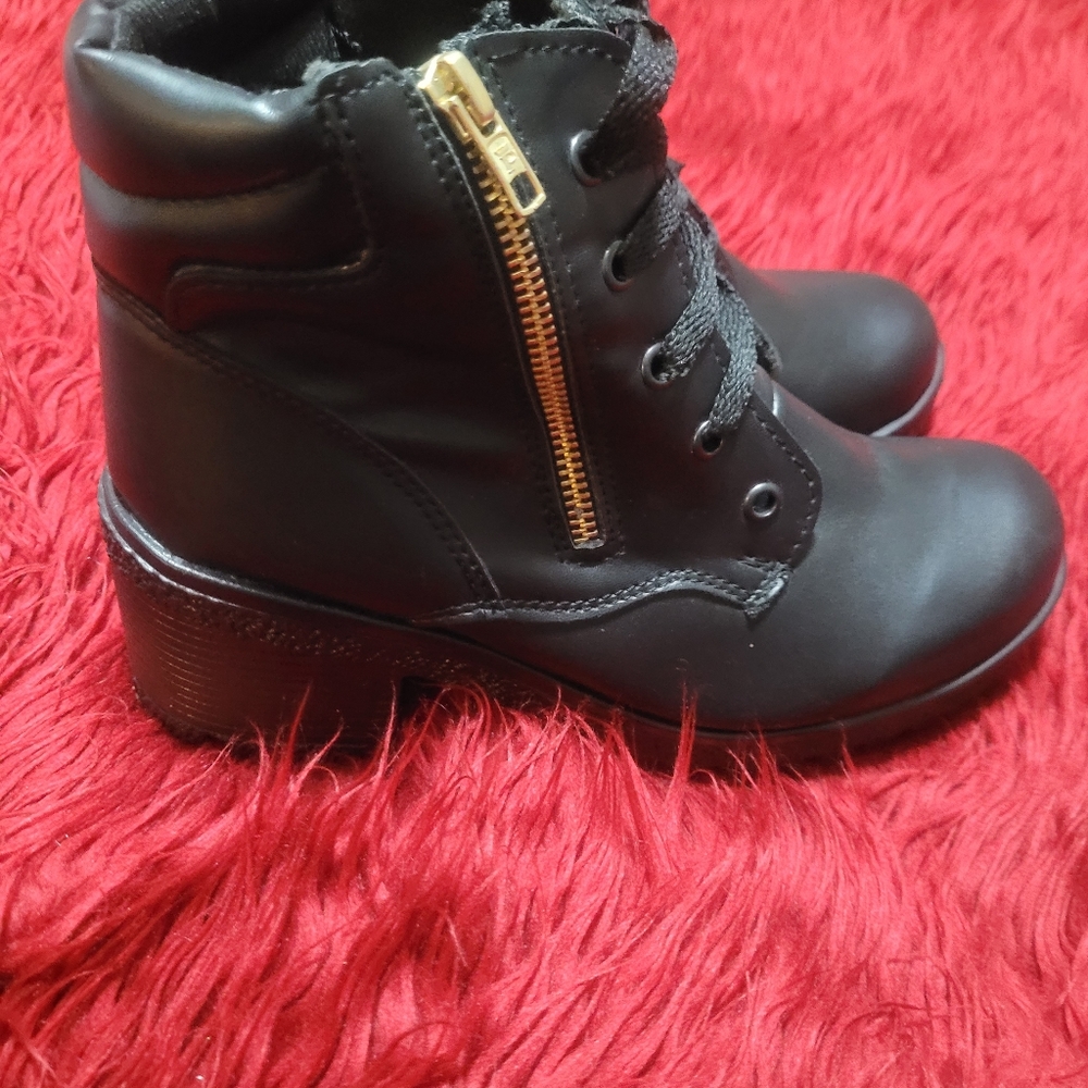 Paloma ancke boots black color